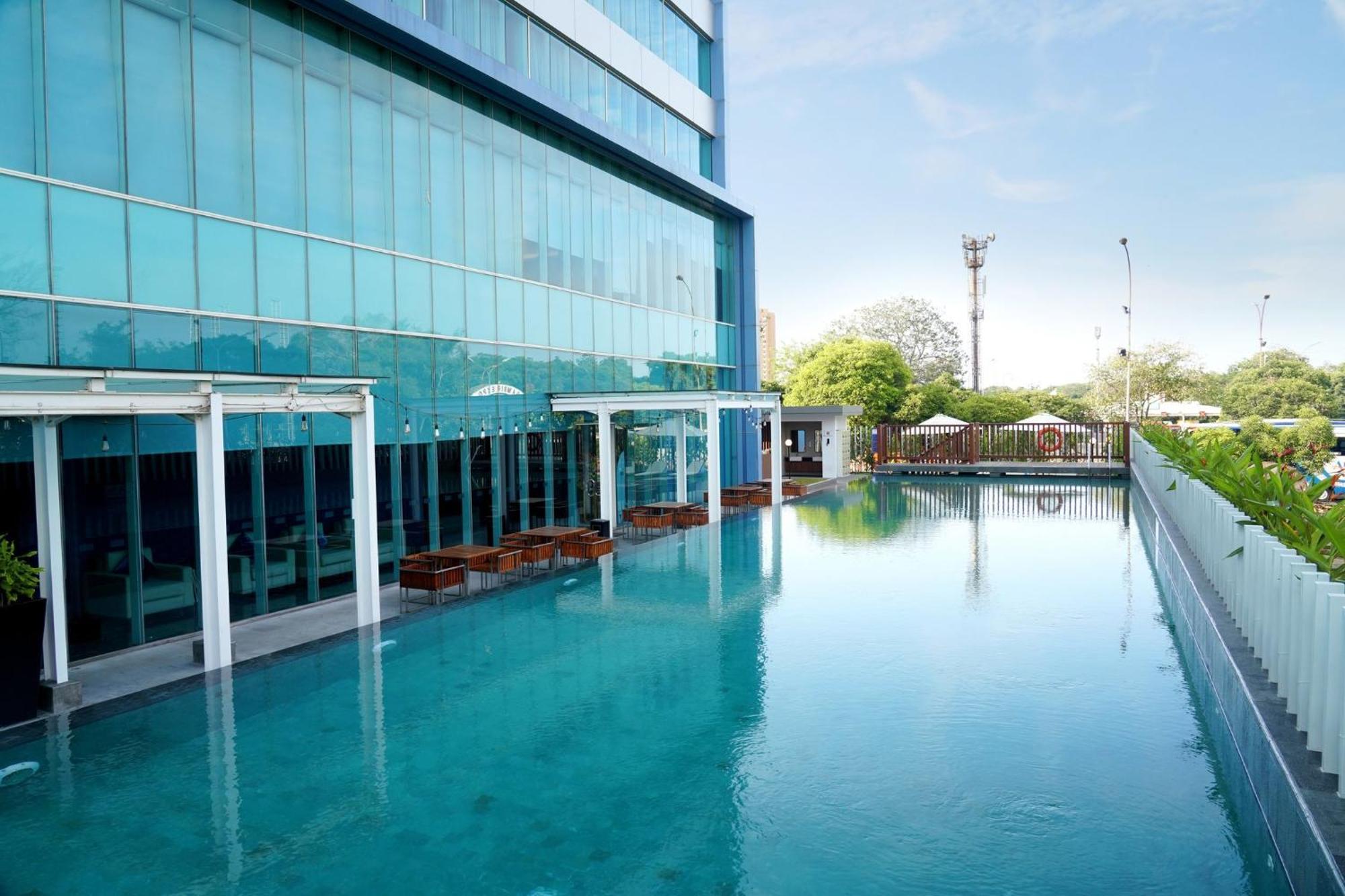 Holiday Inn Express Jakarta International Expo By Ihg Exteriér fotografie